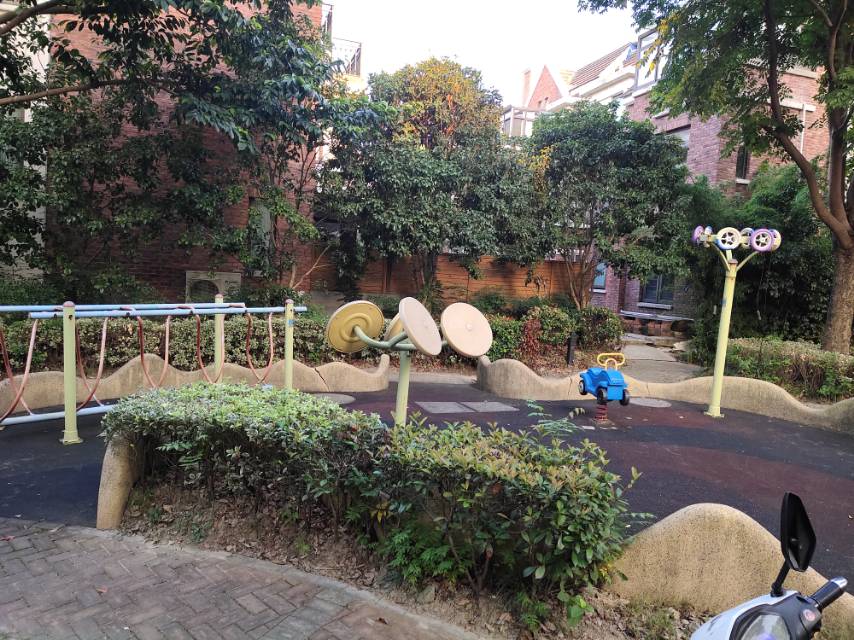 嘉保社区小公园健身点