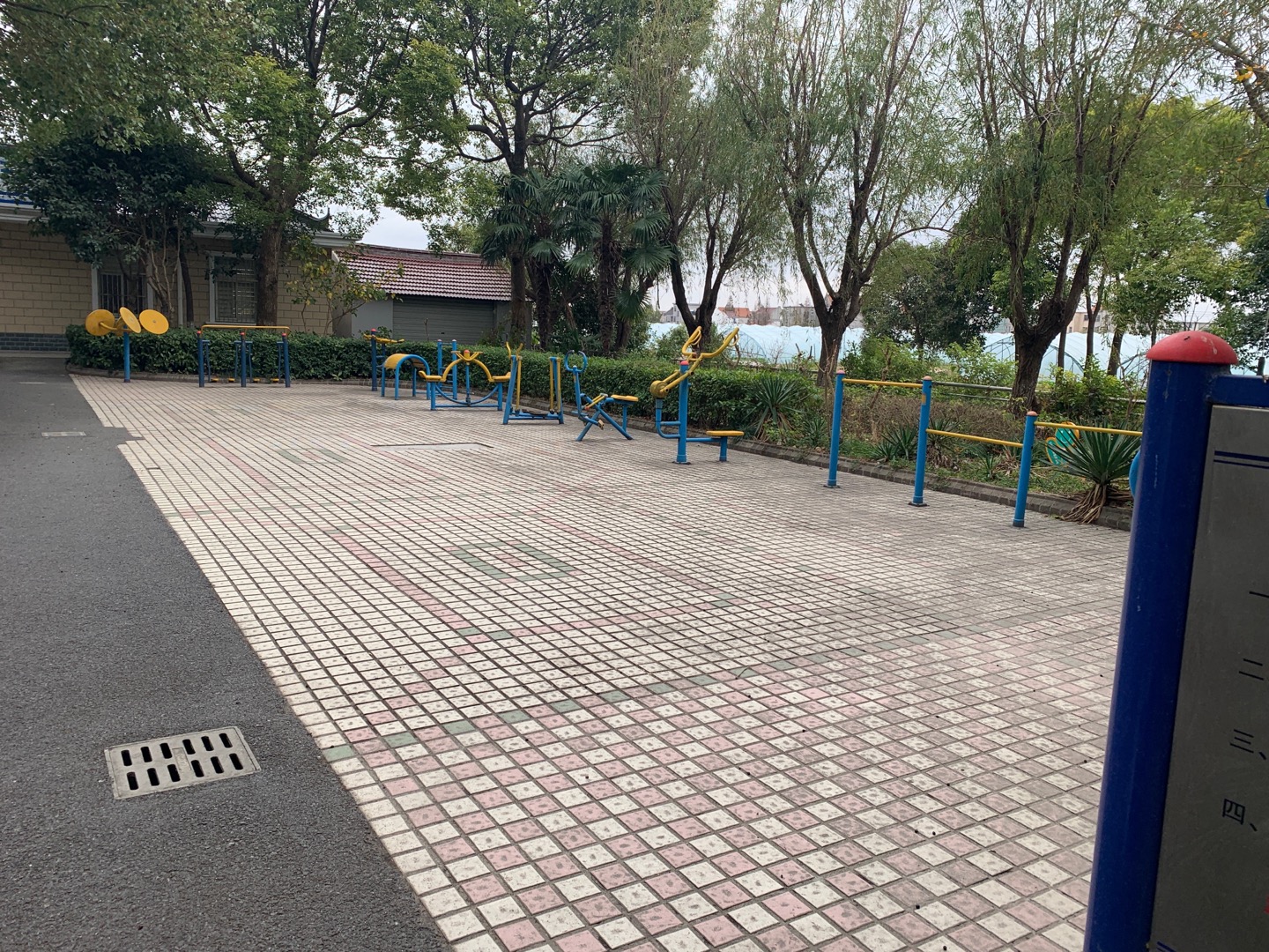 万兴村村委会健身点