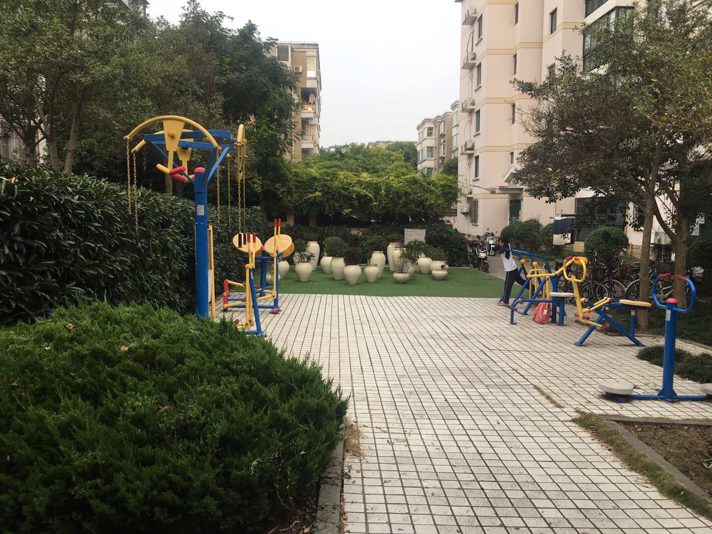 黄山三居小区健身点