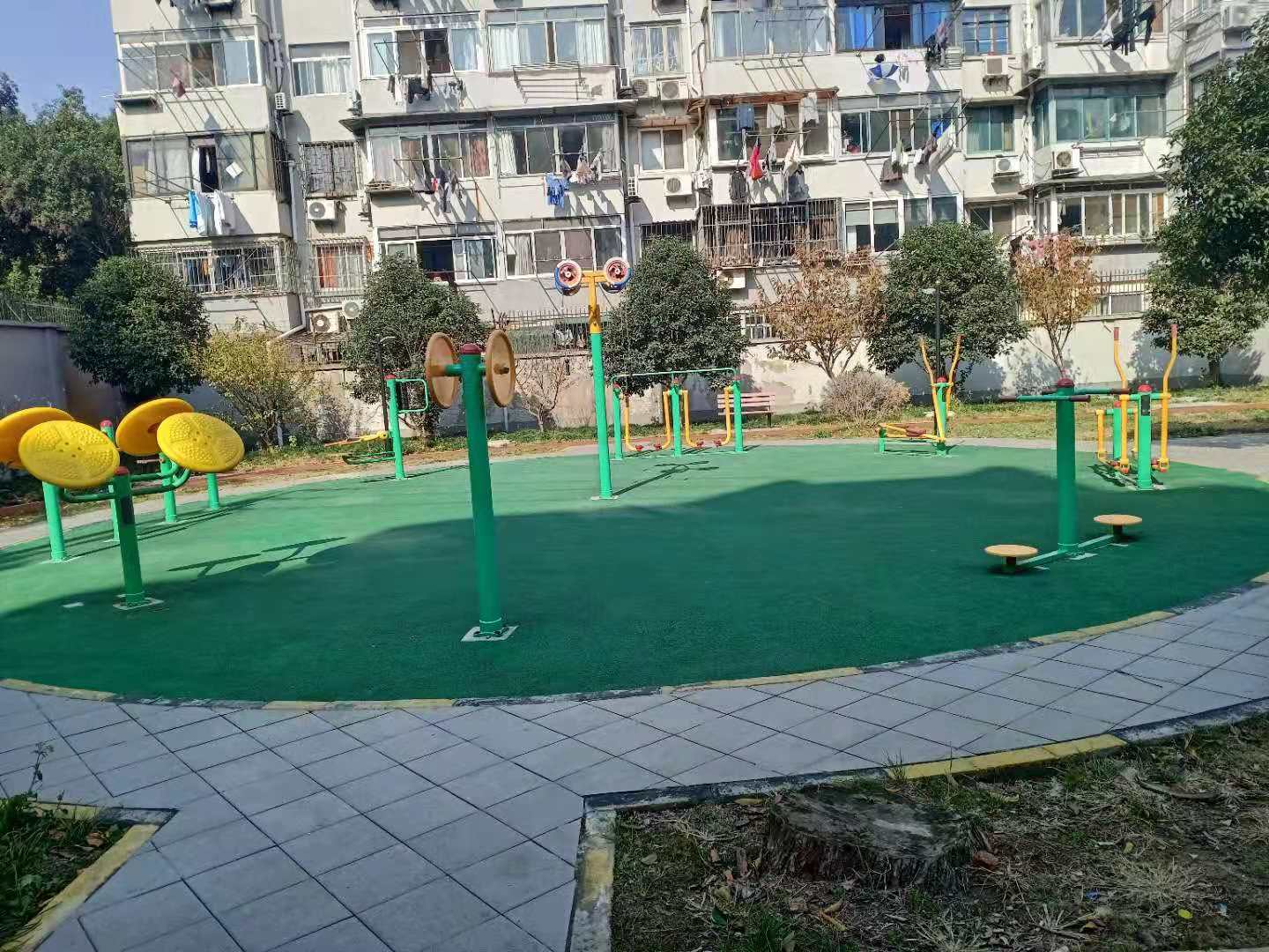 龙柏七村居委健身苑