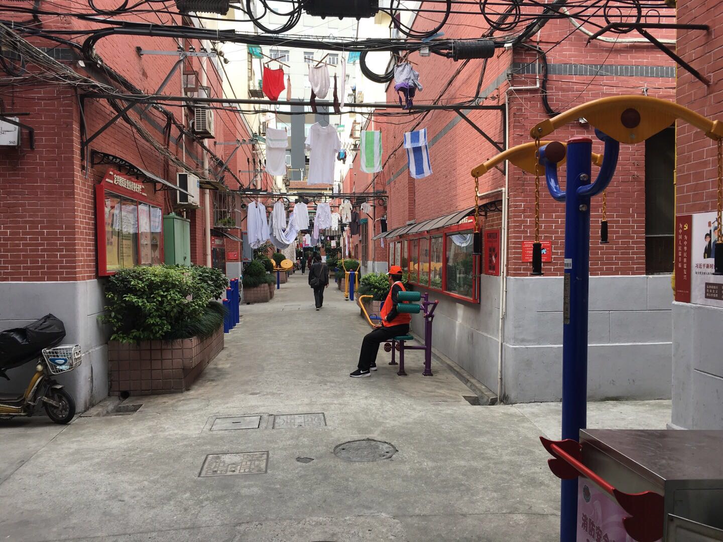 定兴居委健身点