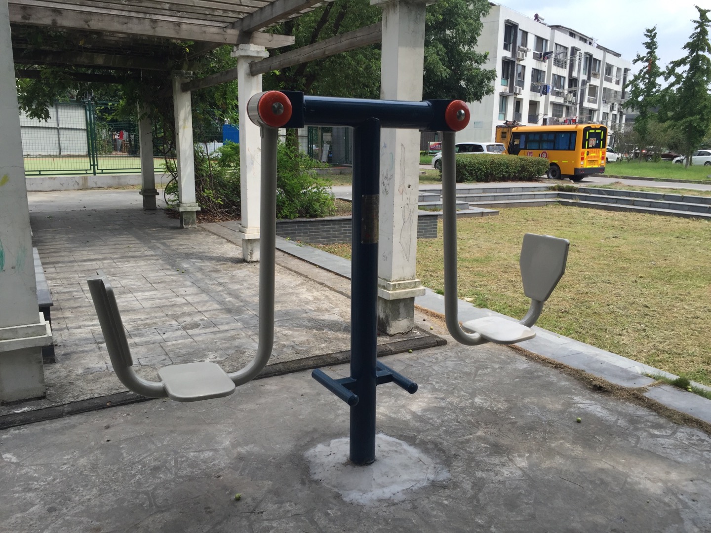 双位坐蹬器