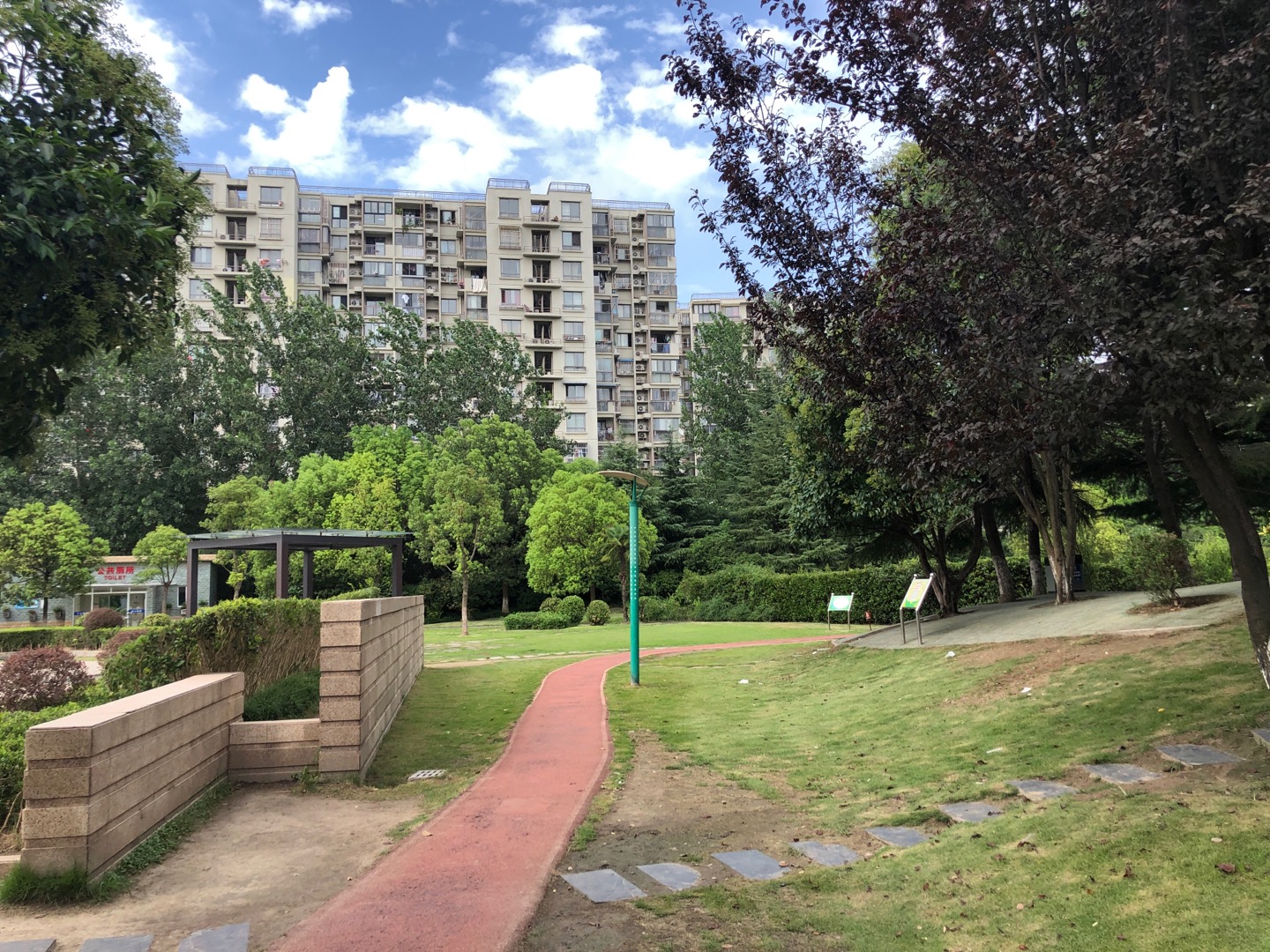 江桥金鹤公园百姓健身步道