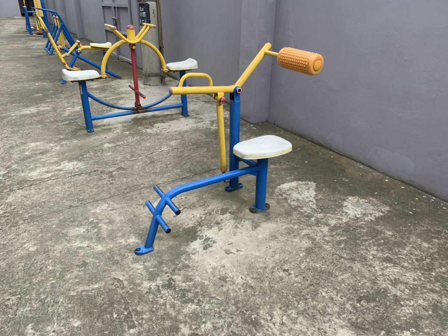 腹背锻炼器