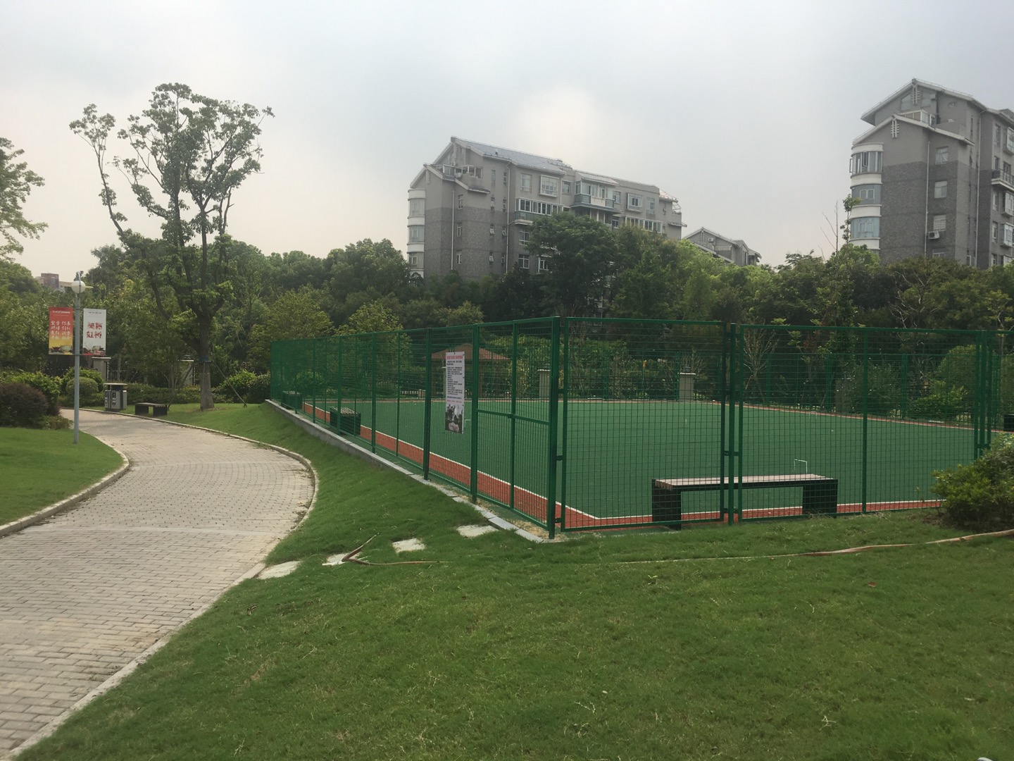 虹桥镇金虹桥河滨绿地门球场