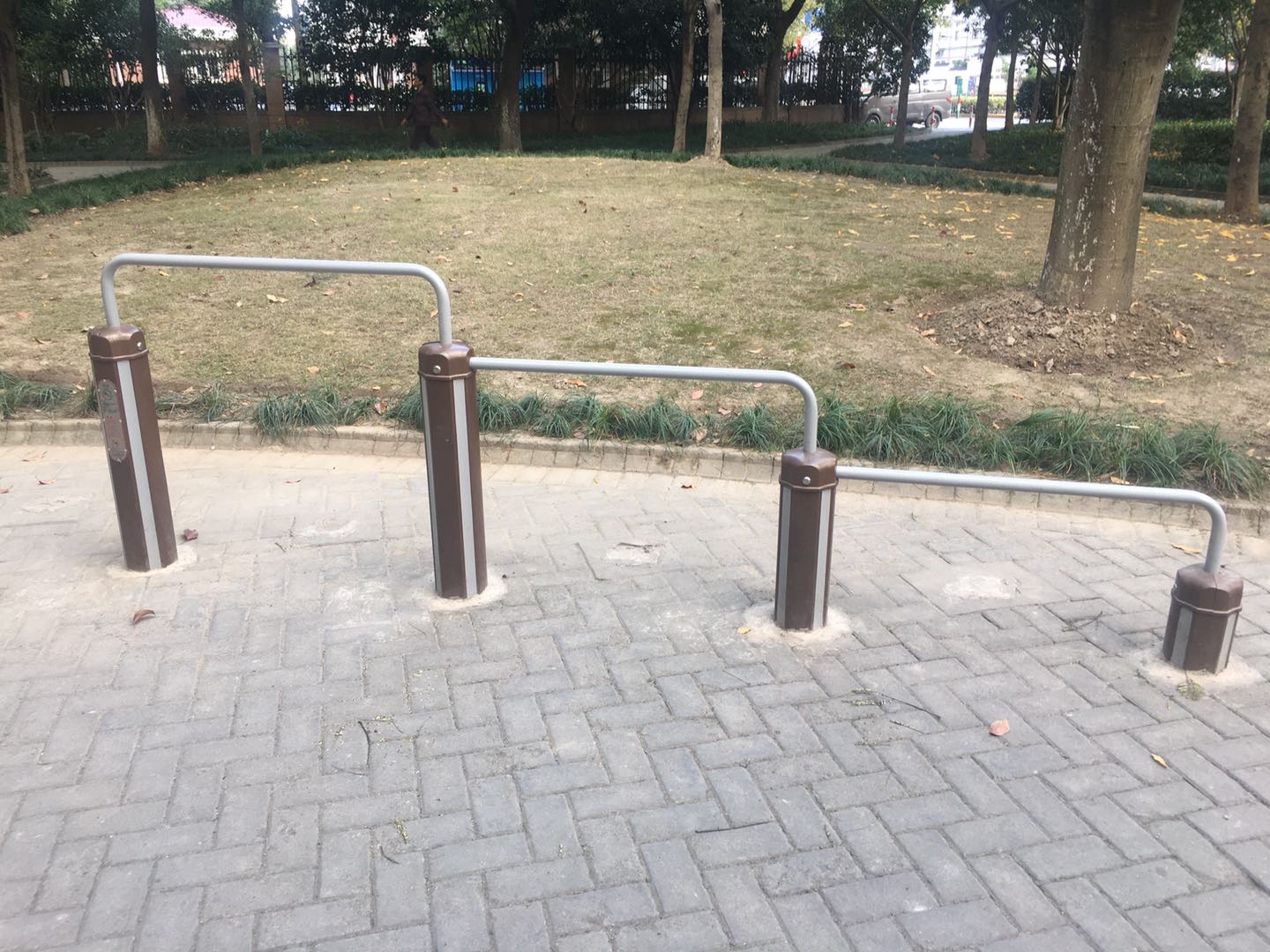 弹震压腿器