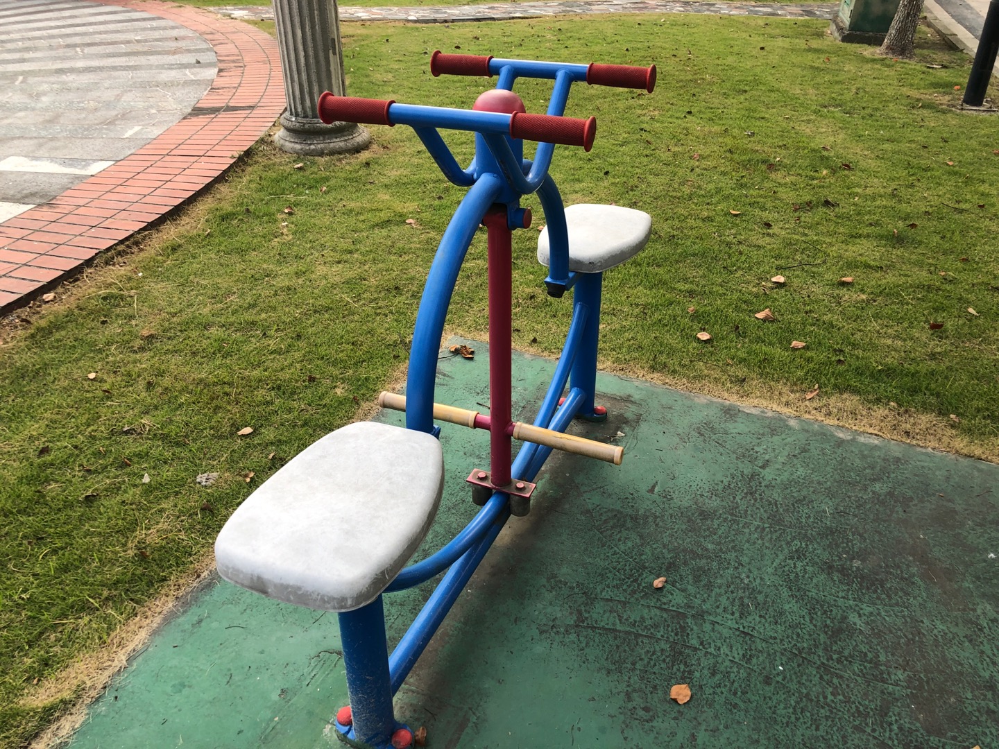 下肢锻炼器