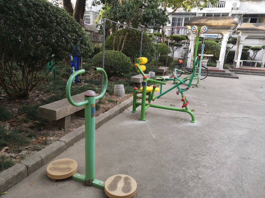 川沙路5015弄21号北侧健身点
