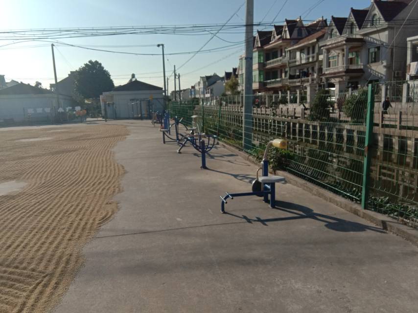 祝西村1649号西健身路径