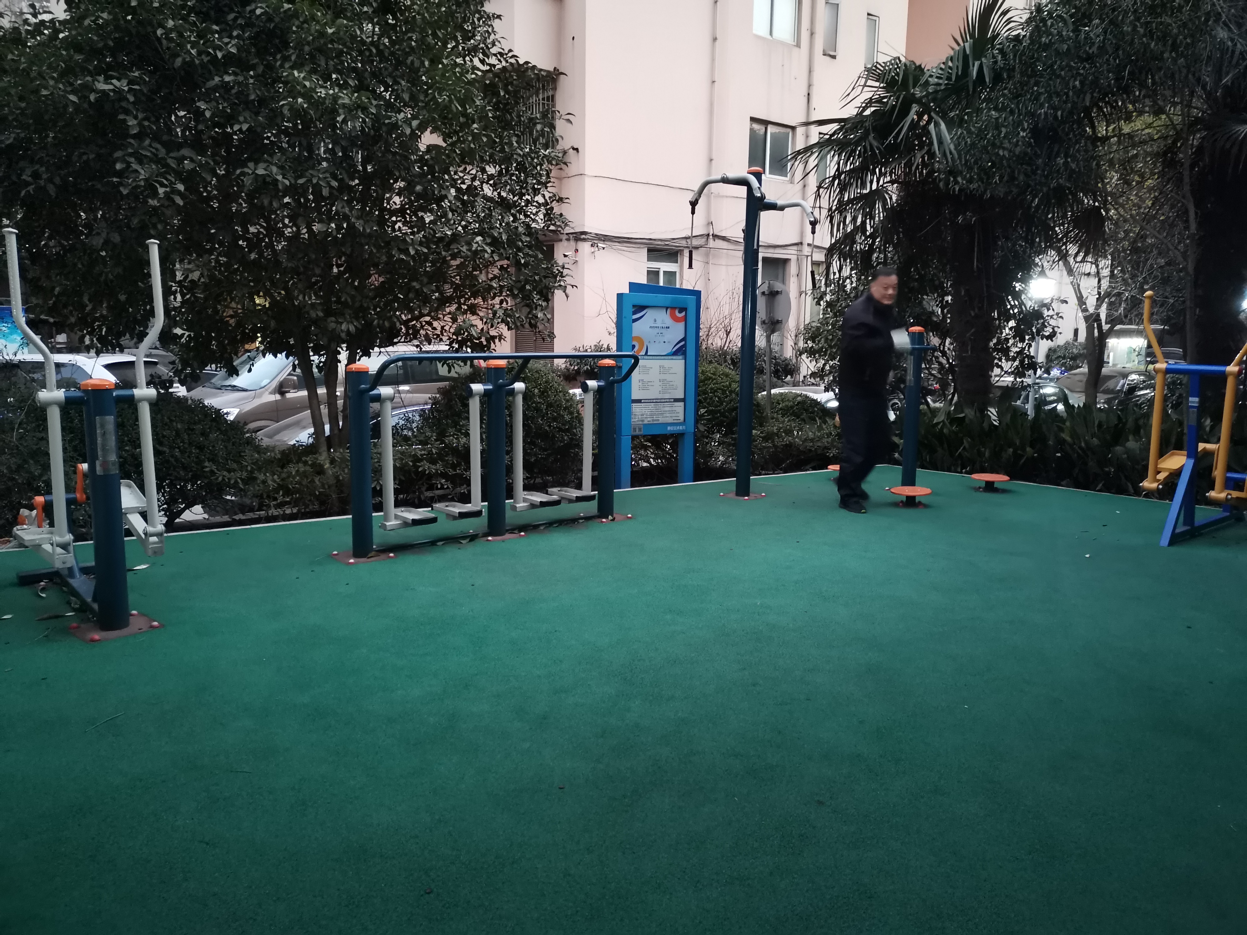 静安区江宁路街道永乐居委健身点（昌平路556弄）
