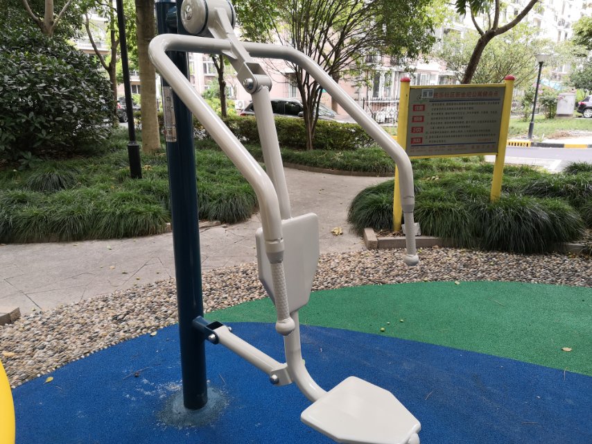 坐推训练器