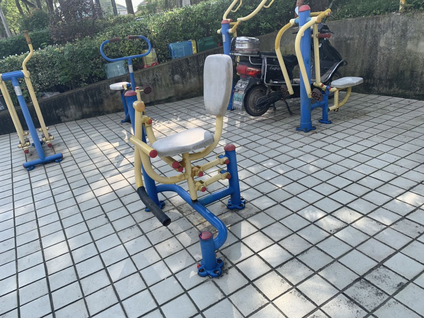 自重腿部锻炼器