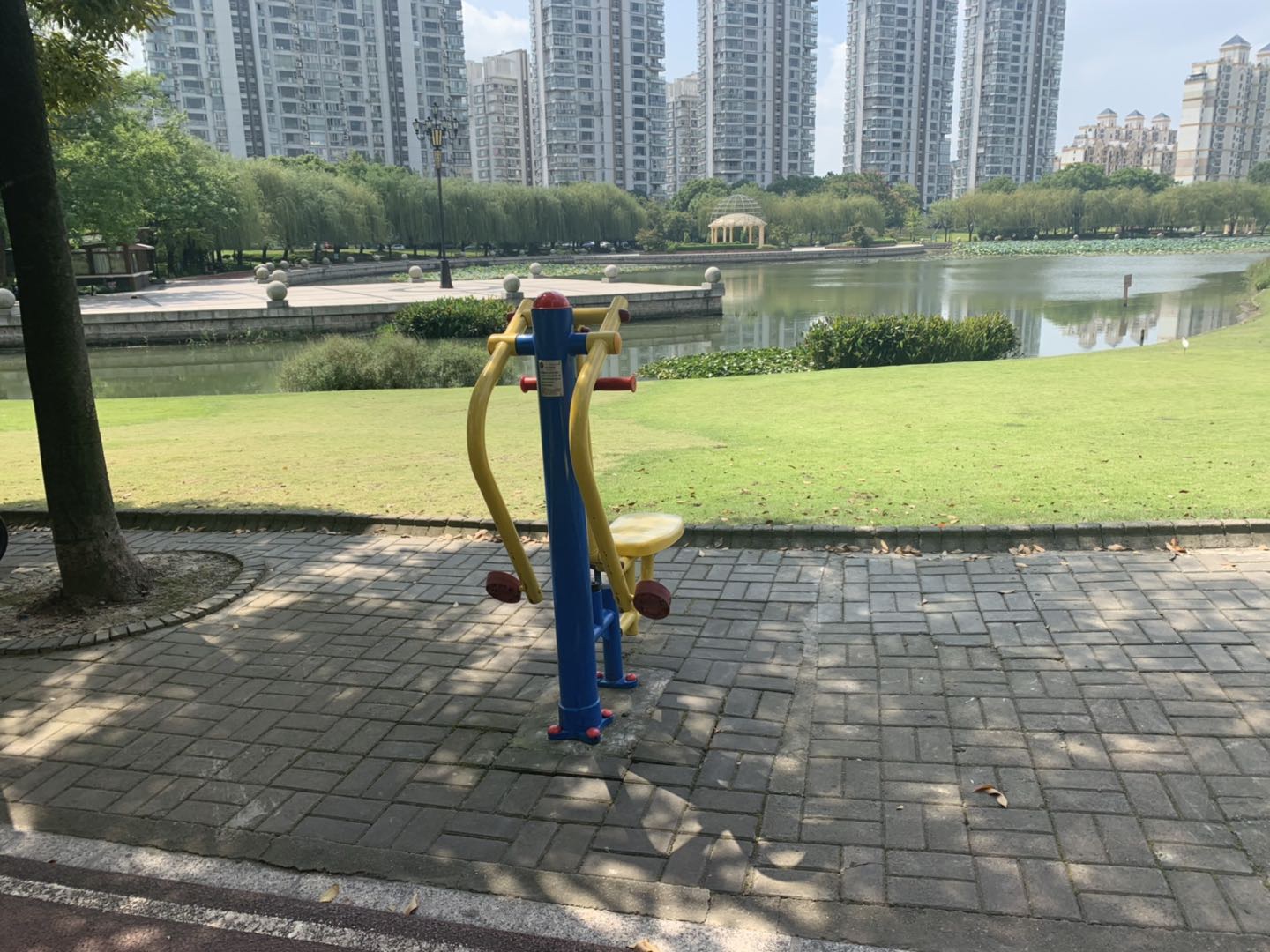 自重下肢锻炼器