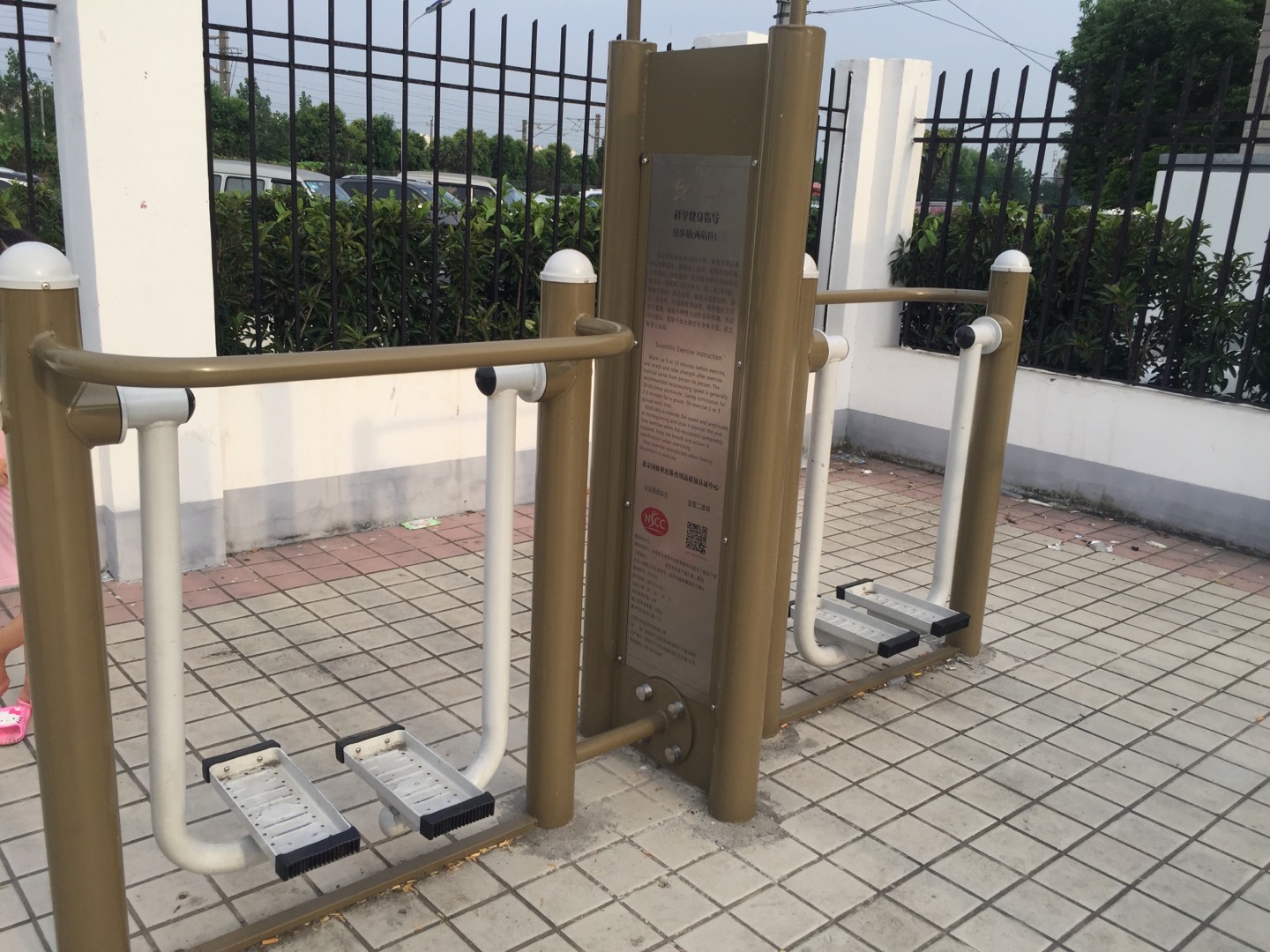双立柱太空漫步器
