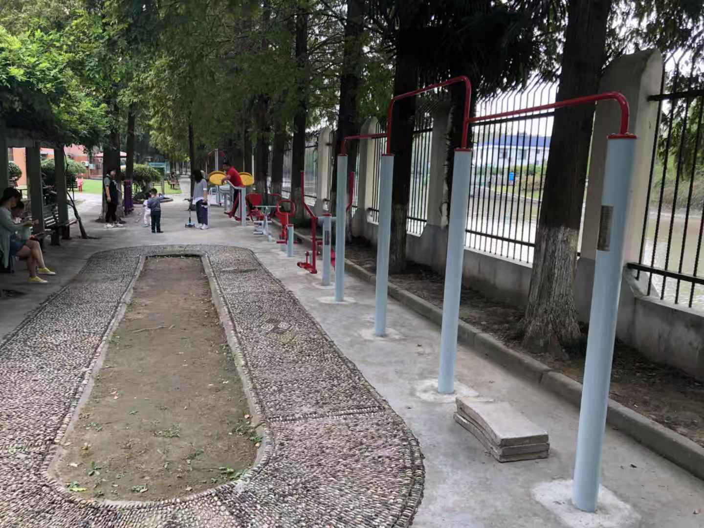 莲安居委健身点