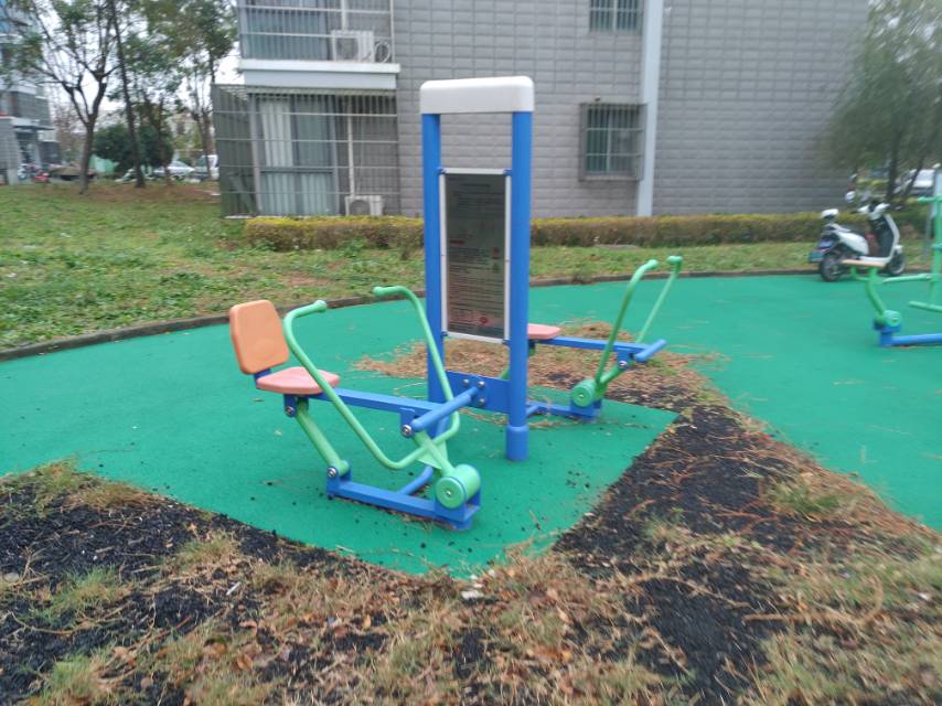 双立柱平推平拉训练器