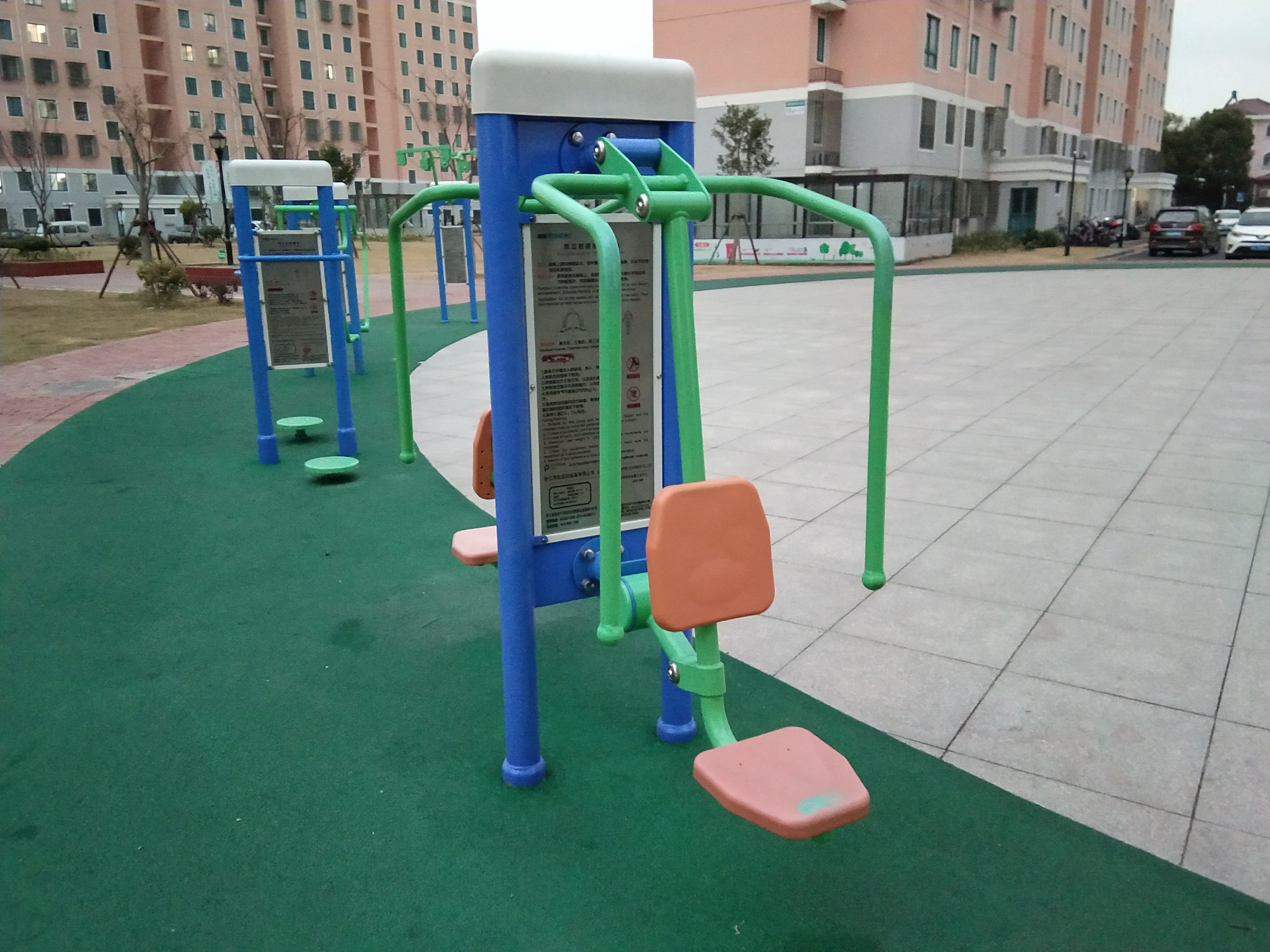 双立柱前推训练器