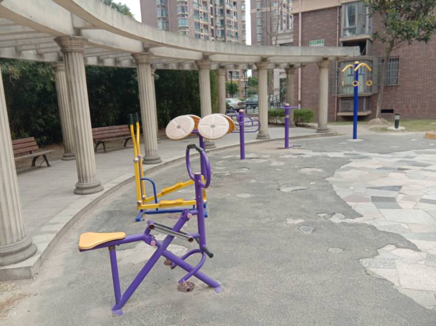 东都晚霞路715弄156号西侧健身路径