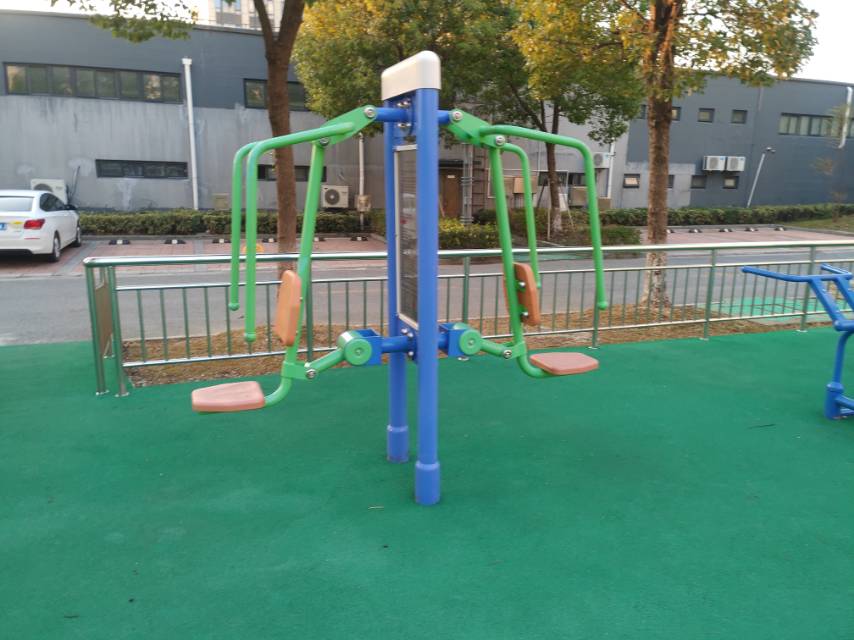 双立柱前推训练器