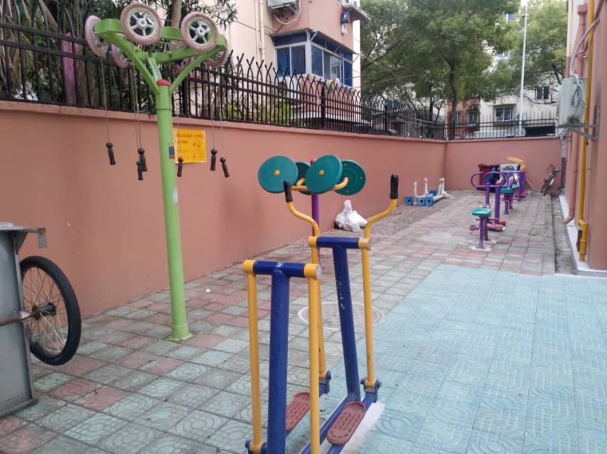 芳华路673弄健身点