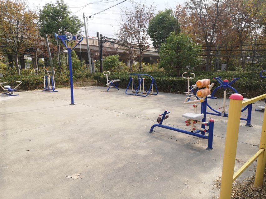 瓦南村健身点