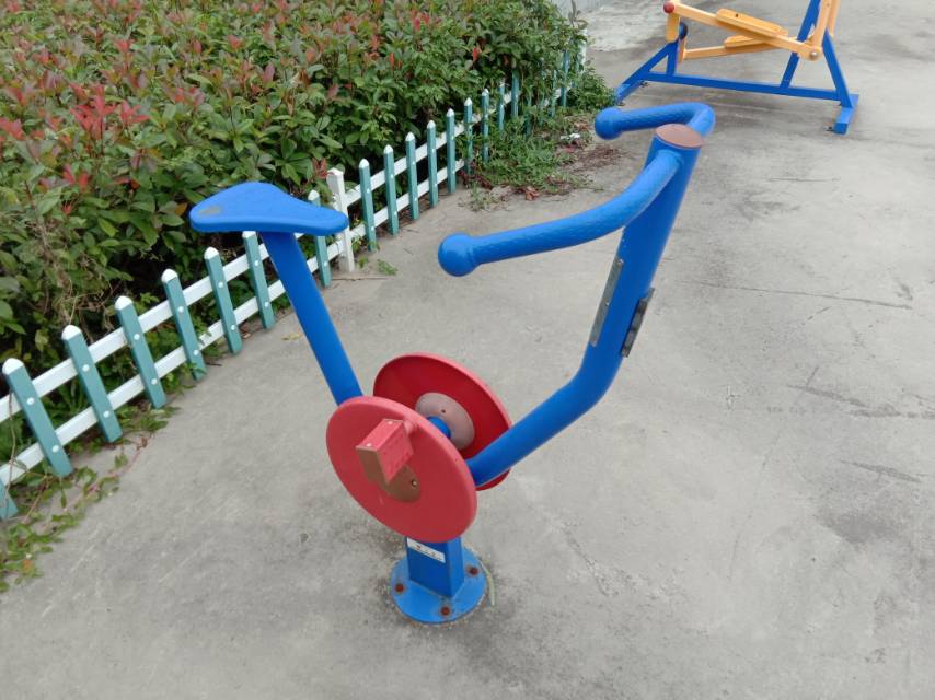直立健身车