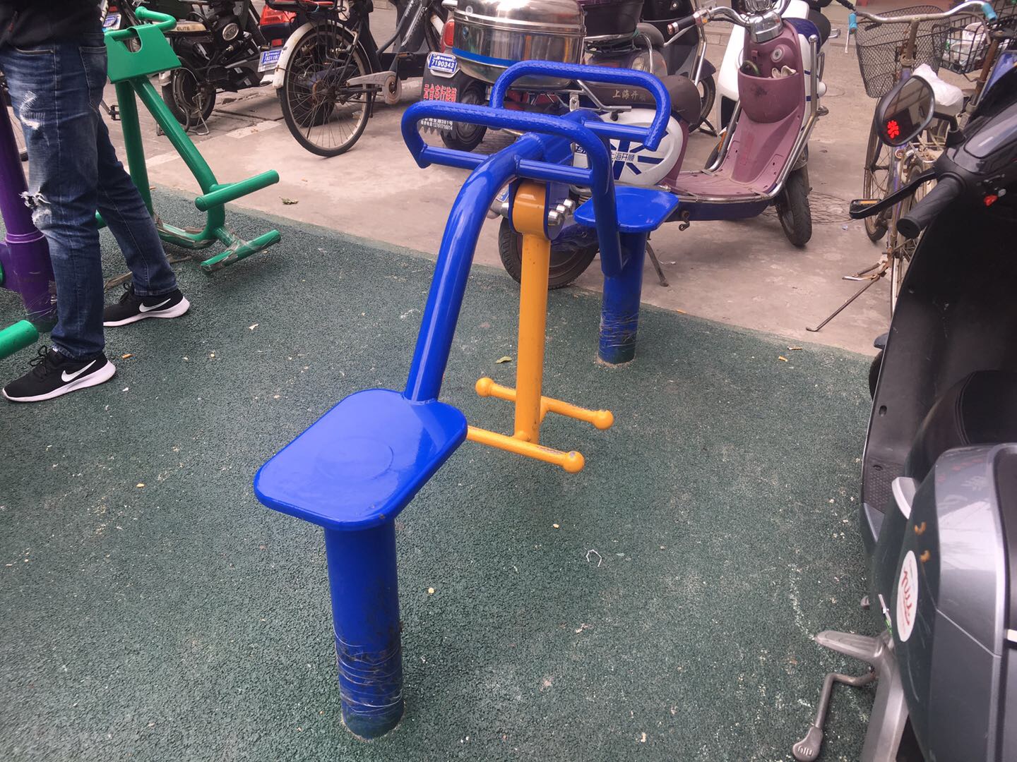 上下肢训练器