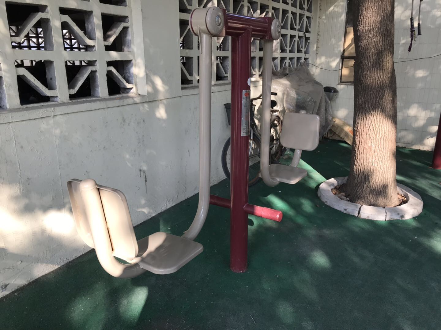 双人坐蹬器