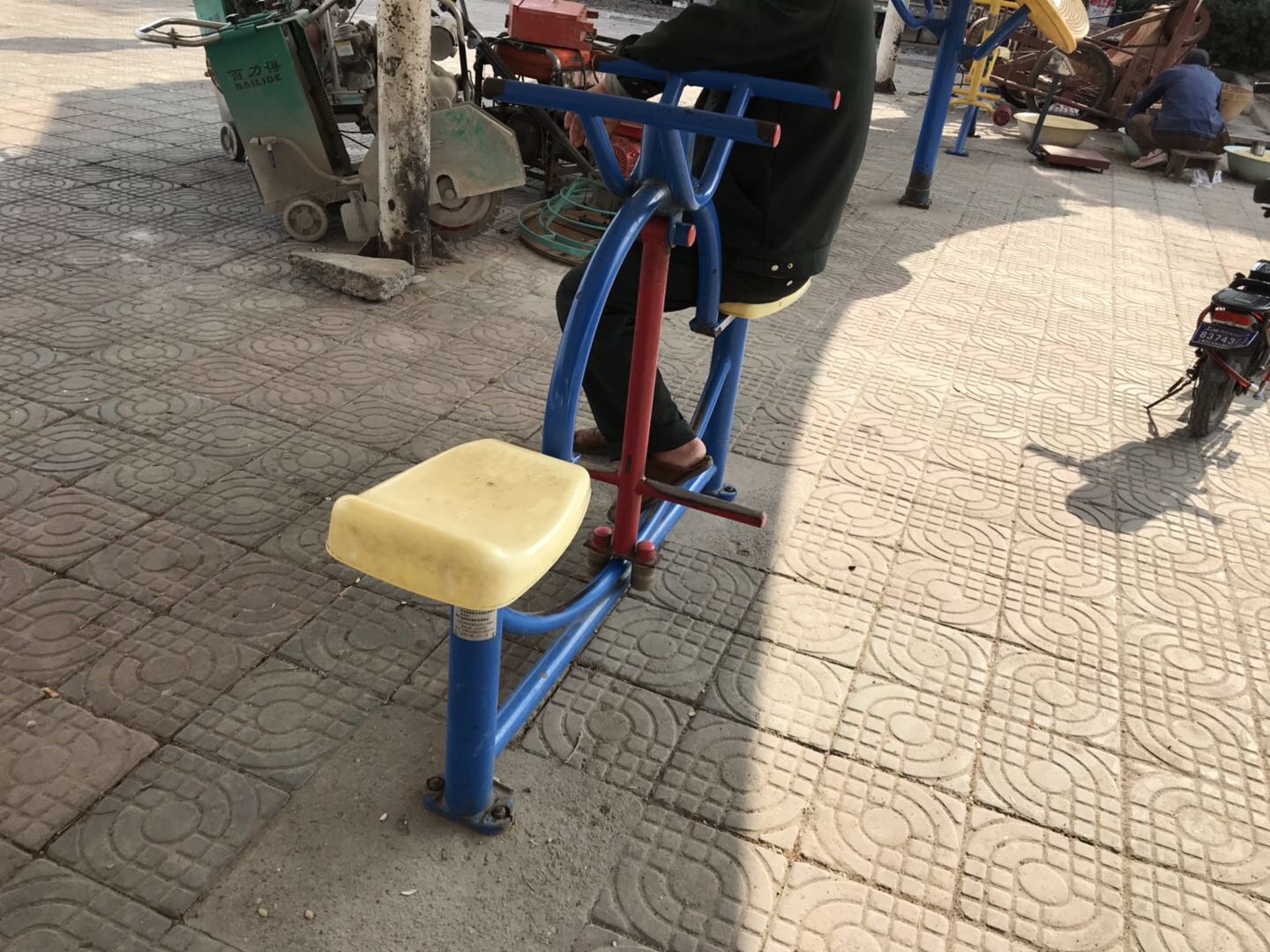 下肢锻炼器