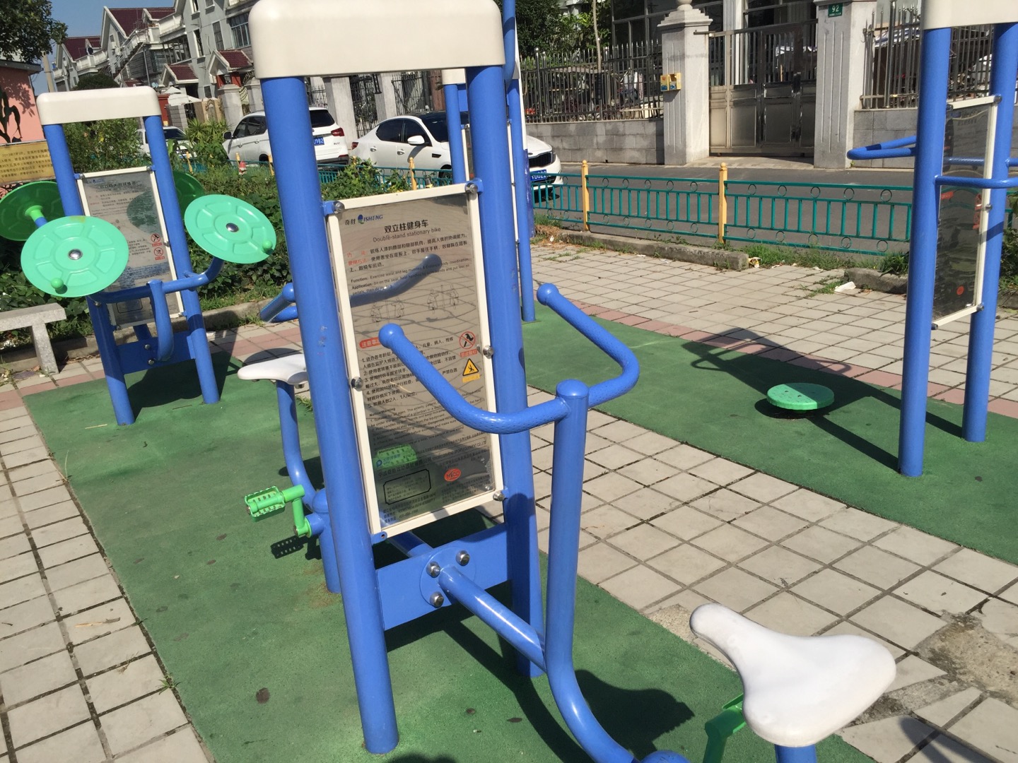 双立柱健身车