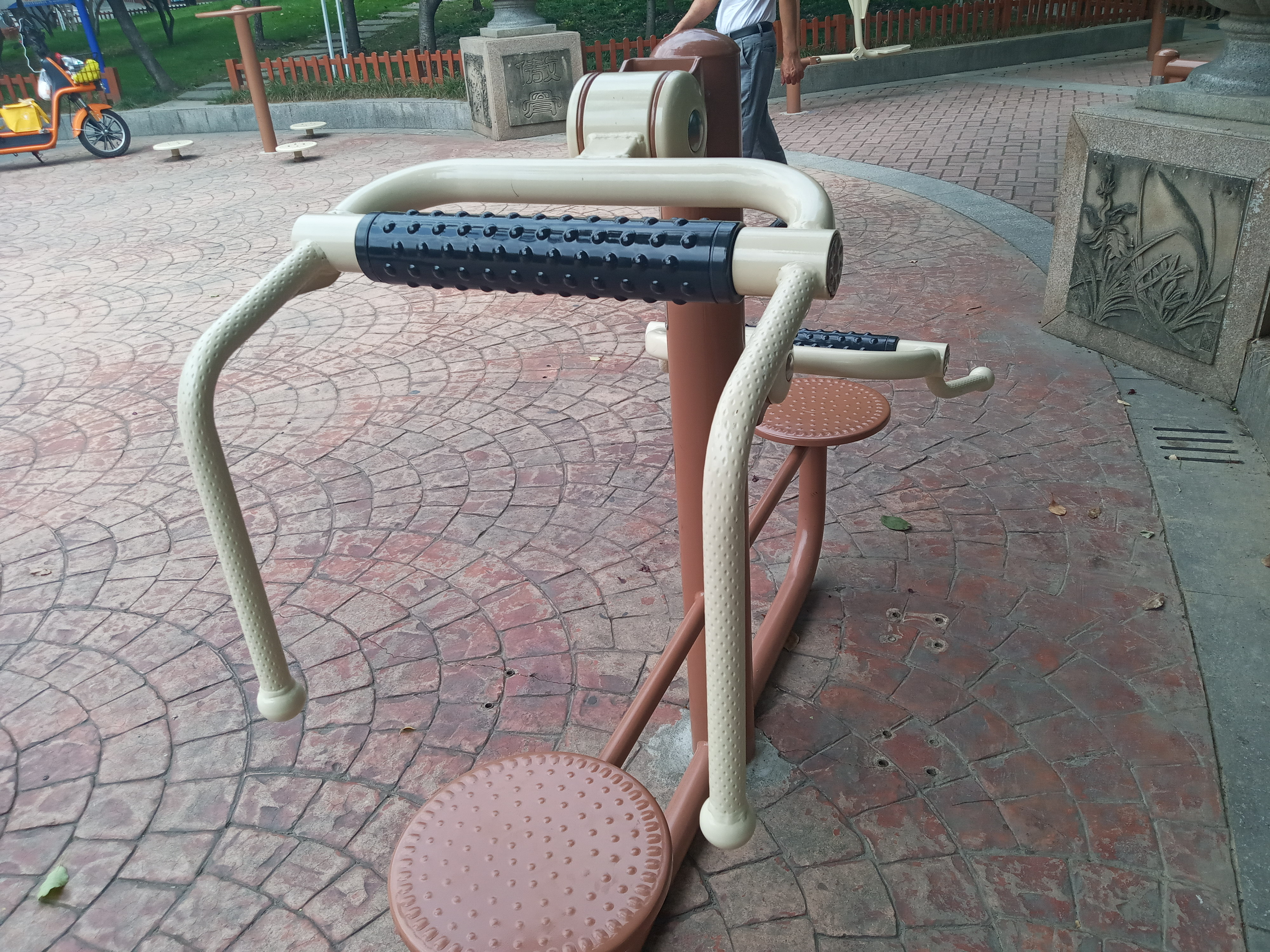 颈腰按摩器