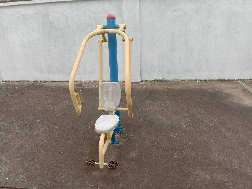 自重推胸器