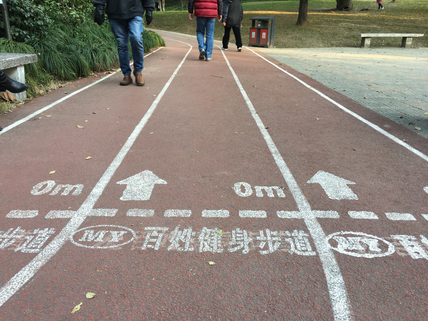 徐家汇社区番禺绿地健身步道