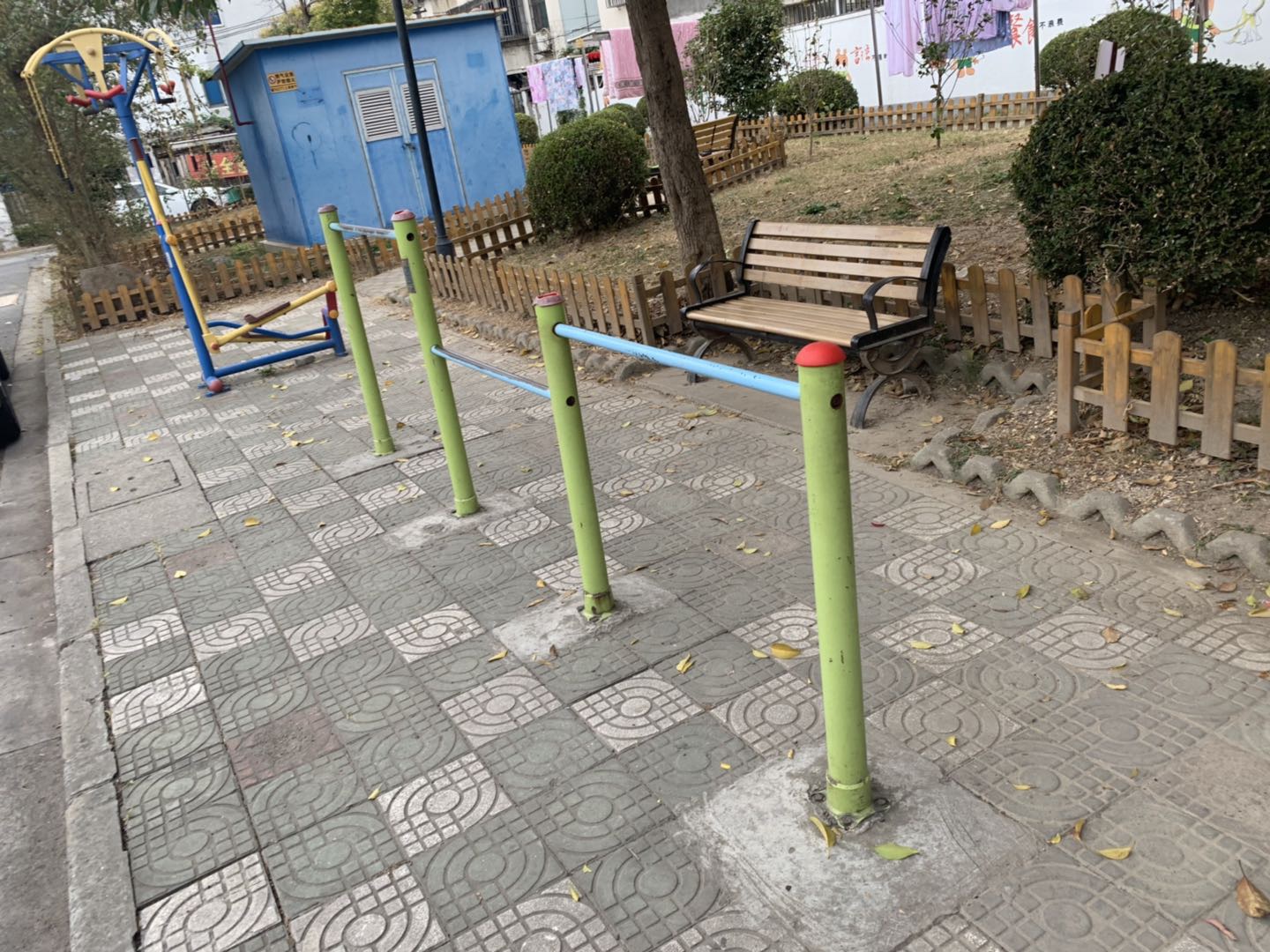 搁腿杠