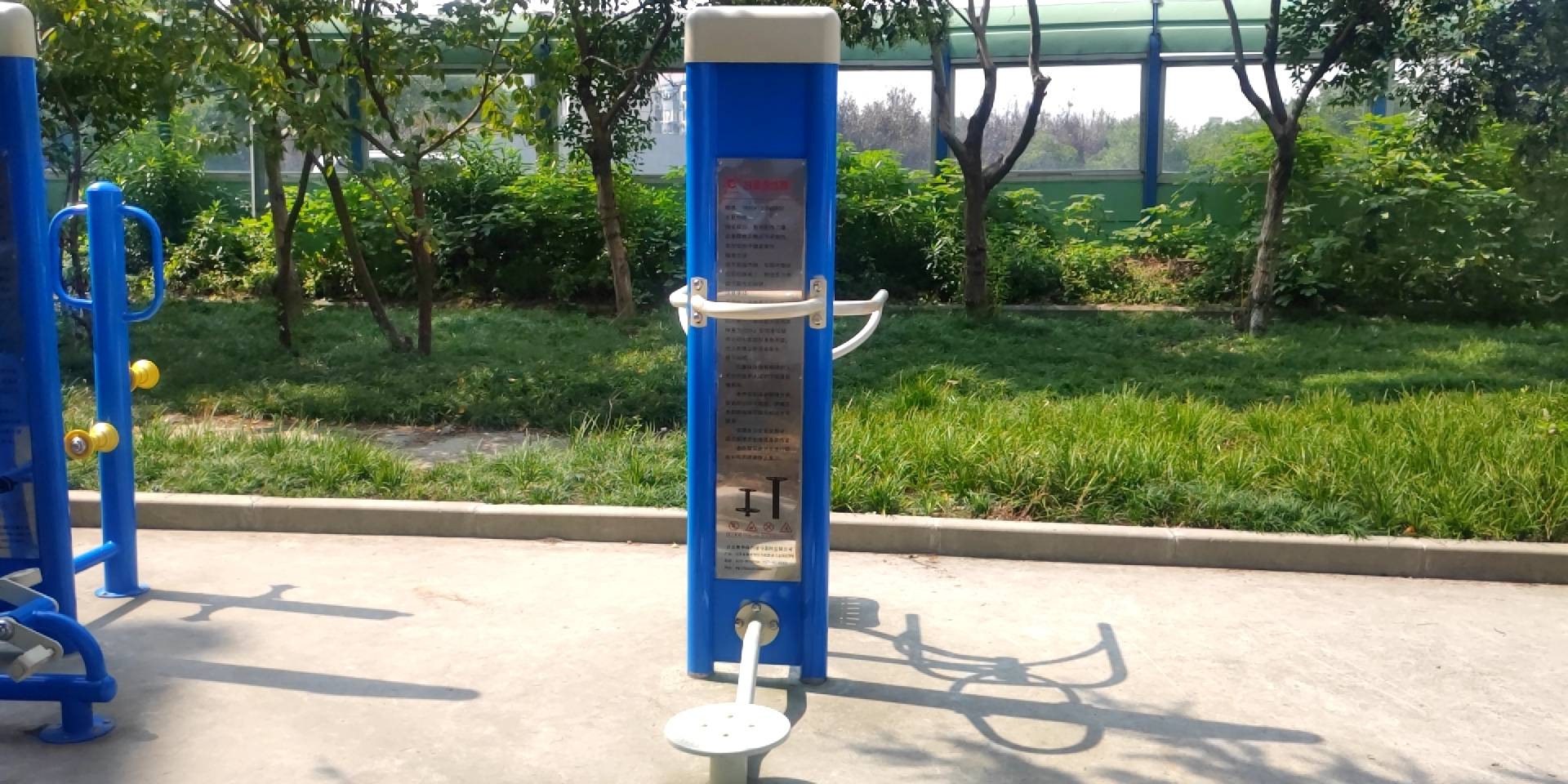 扭腰训练器