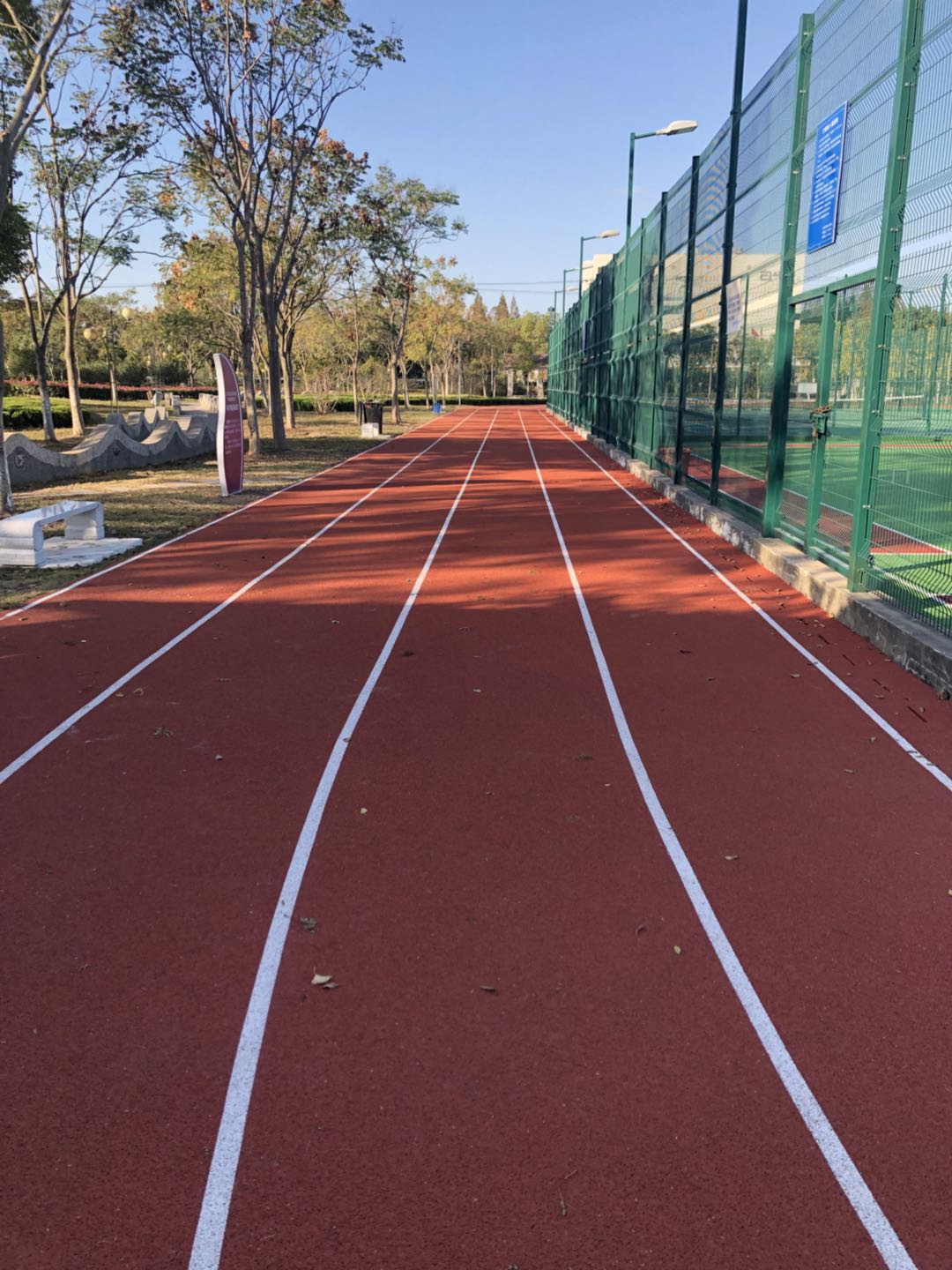 海湾镇五四公共运动场健身步道