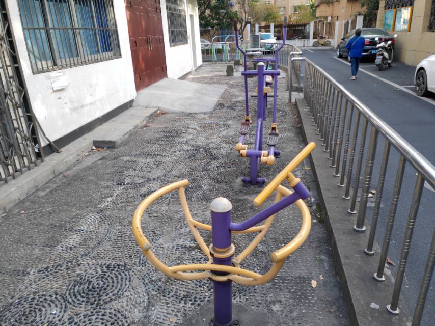 玉兰路127弄健身点