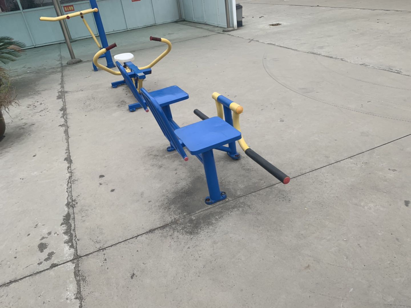 下肢锻炼器