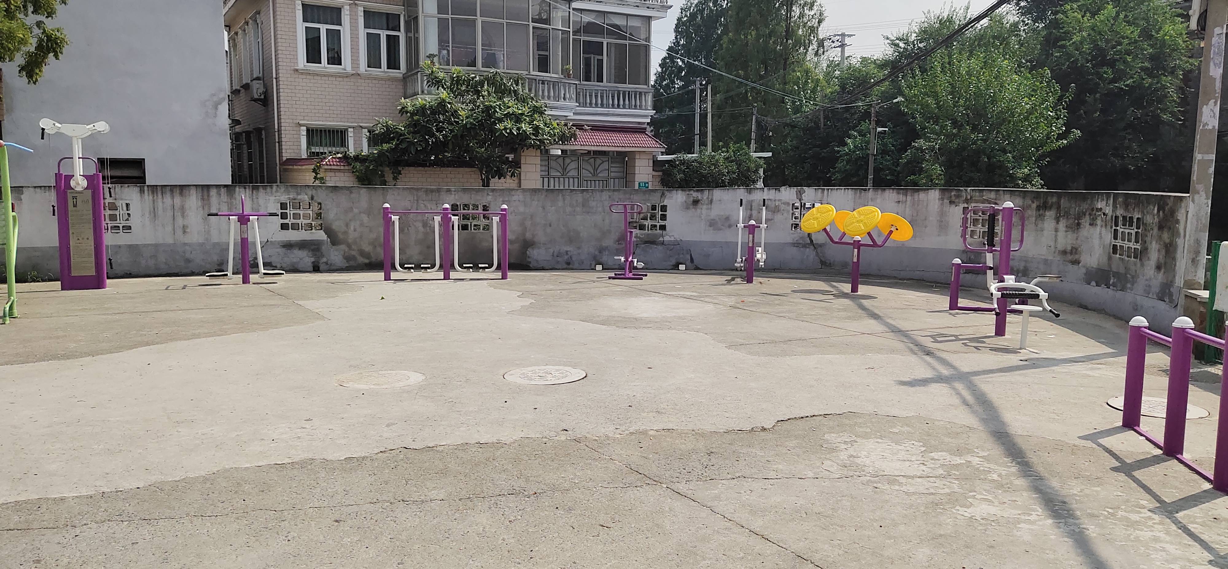 纪东村李家健身点