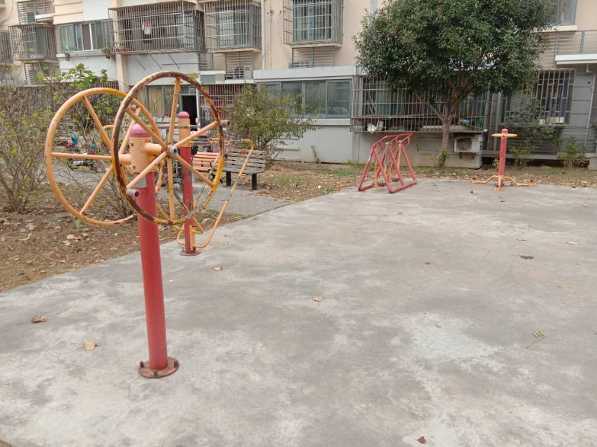 海霞第二居委江绣苑海霞路135弄46号旁健身路径