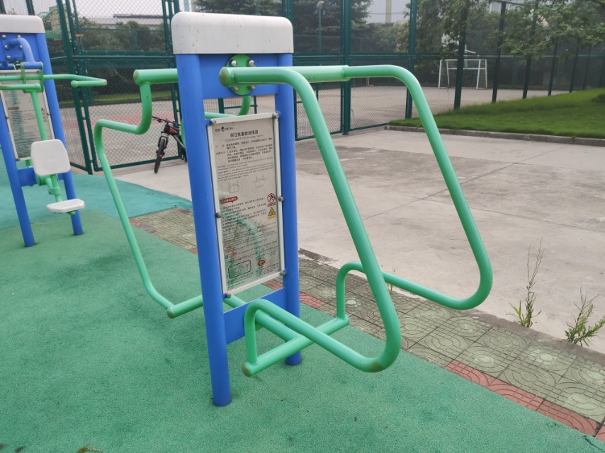 双立柱曲臂训练器