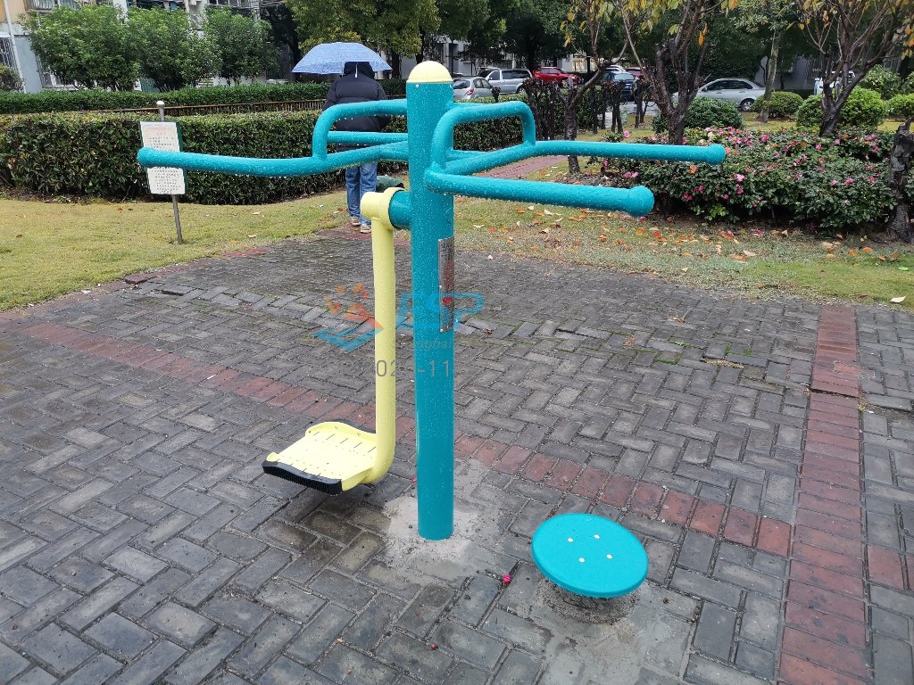 扭腰钟摆器