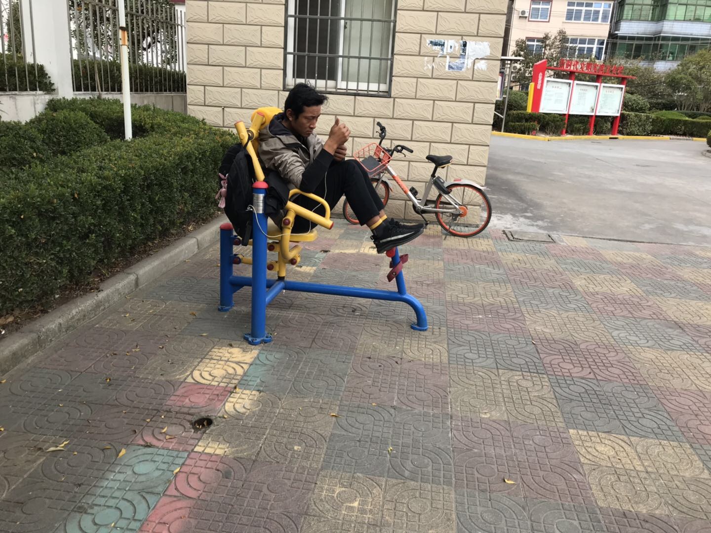 自重腹背锻炼器