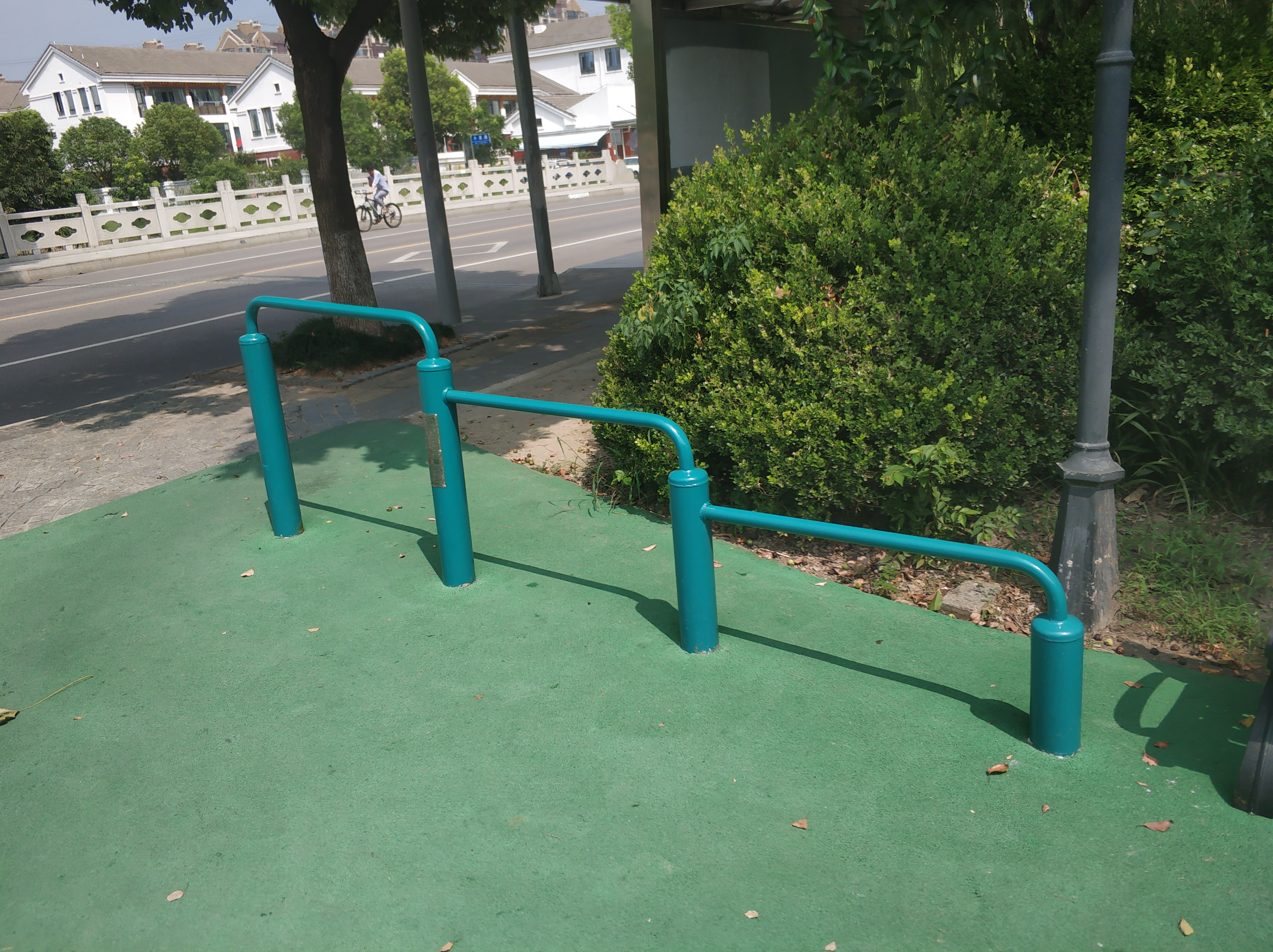 弹震压腿器