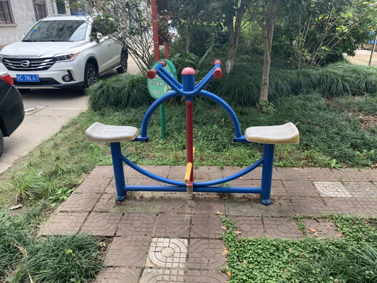 下肢锻炼器
