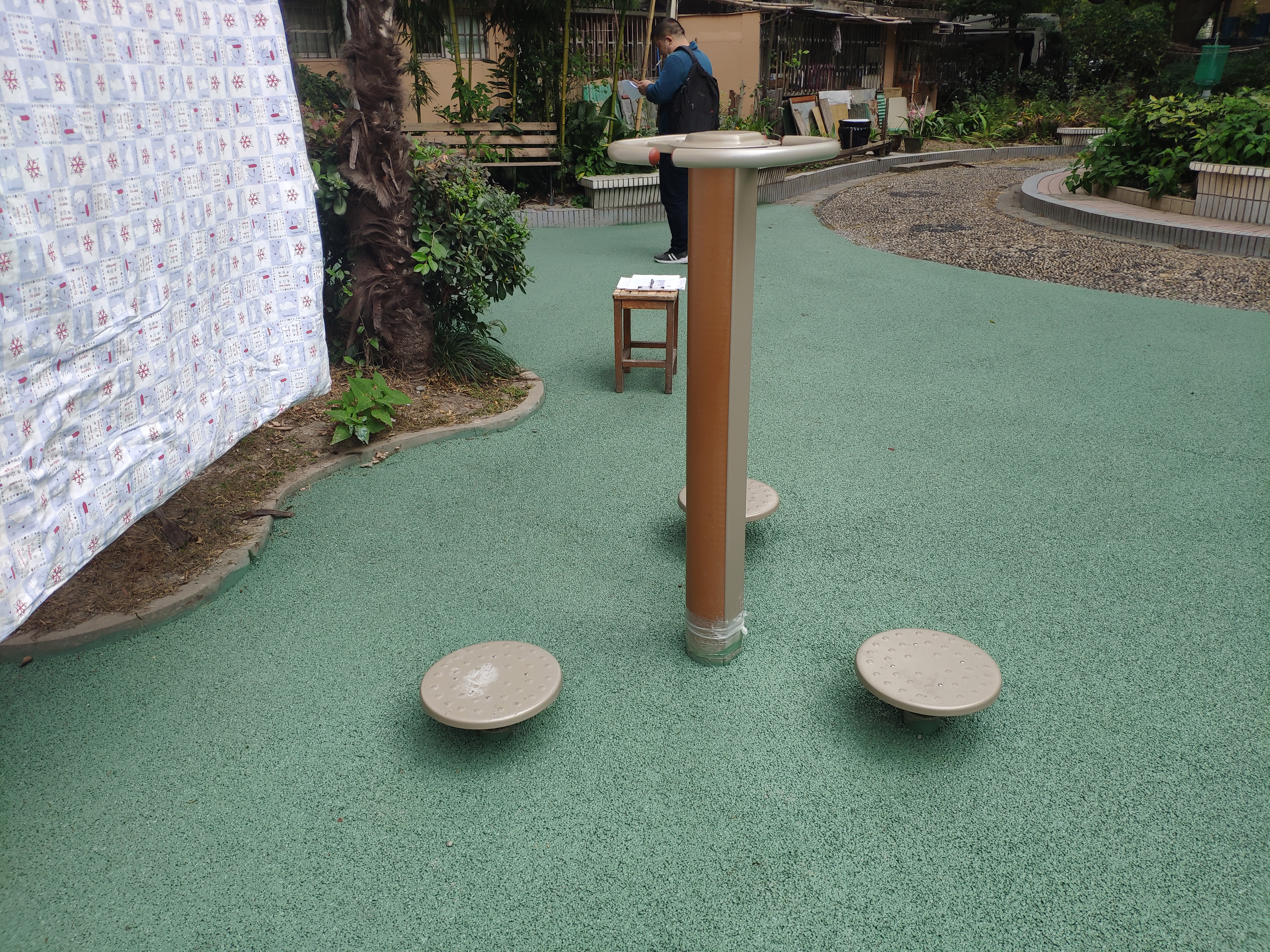 三位扭腰器