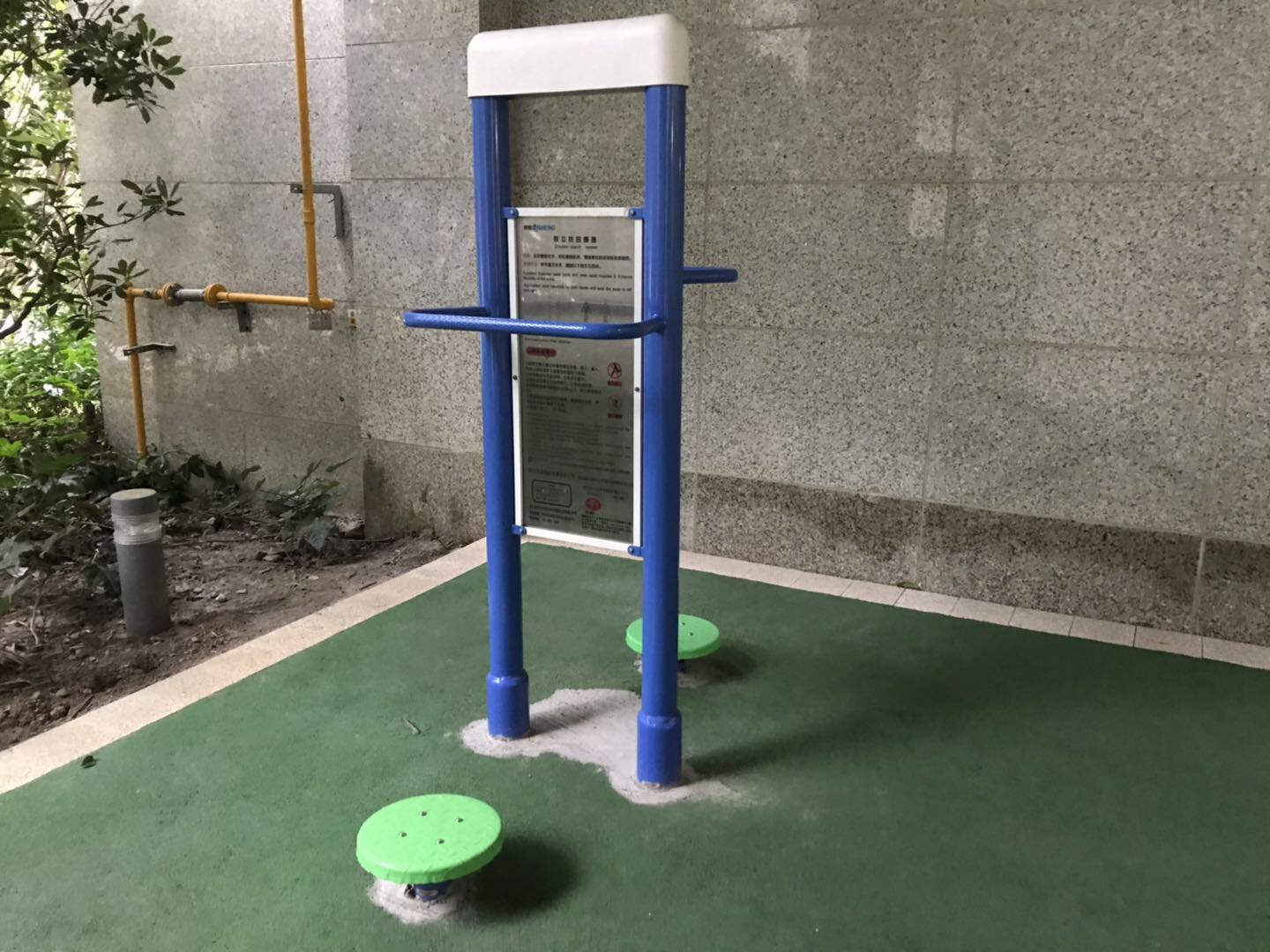 双立柱扭腰器