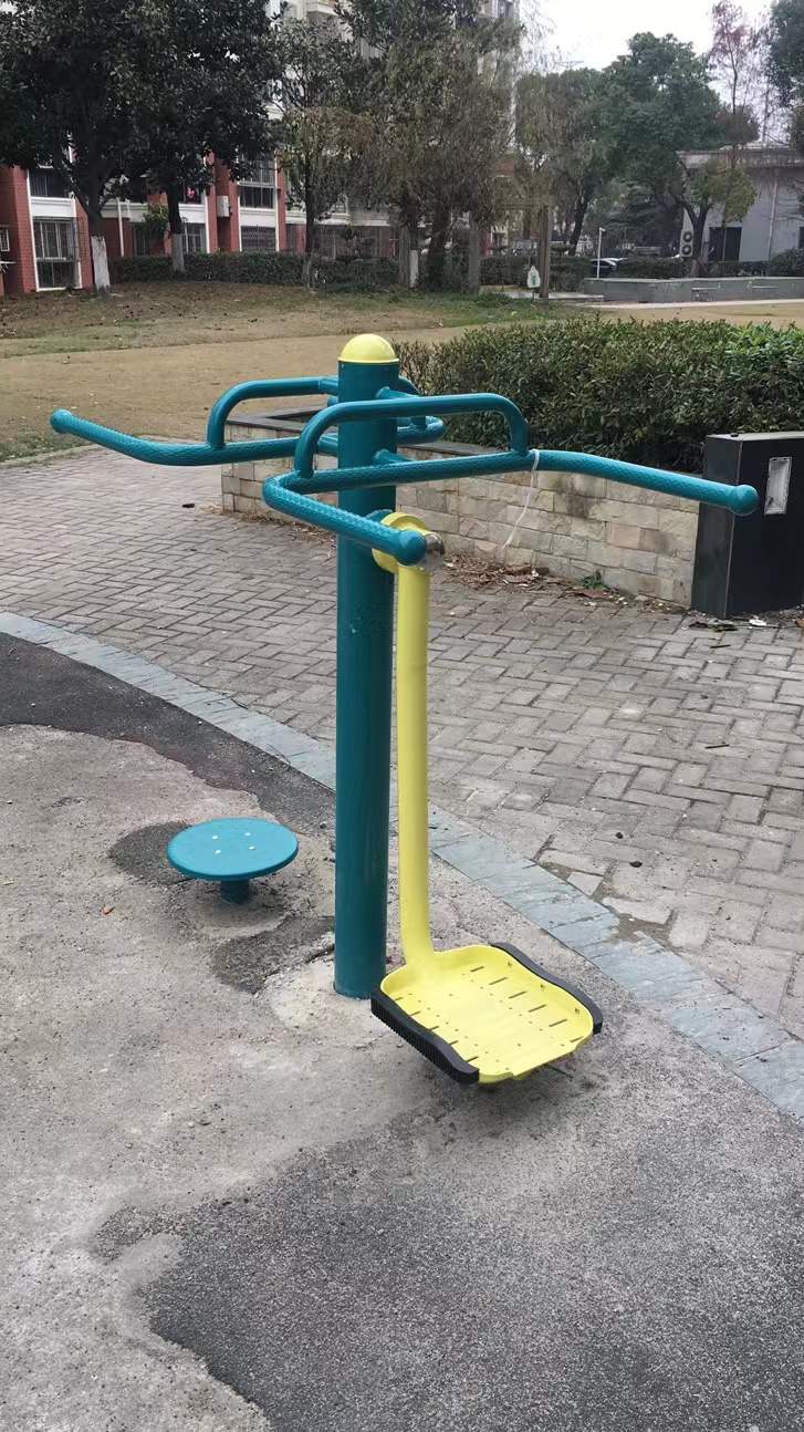 扭腰钟摆器