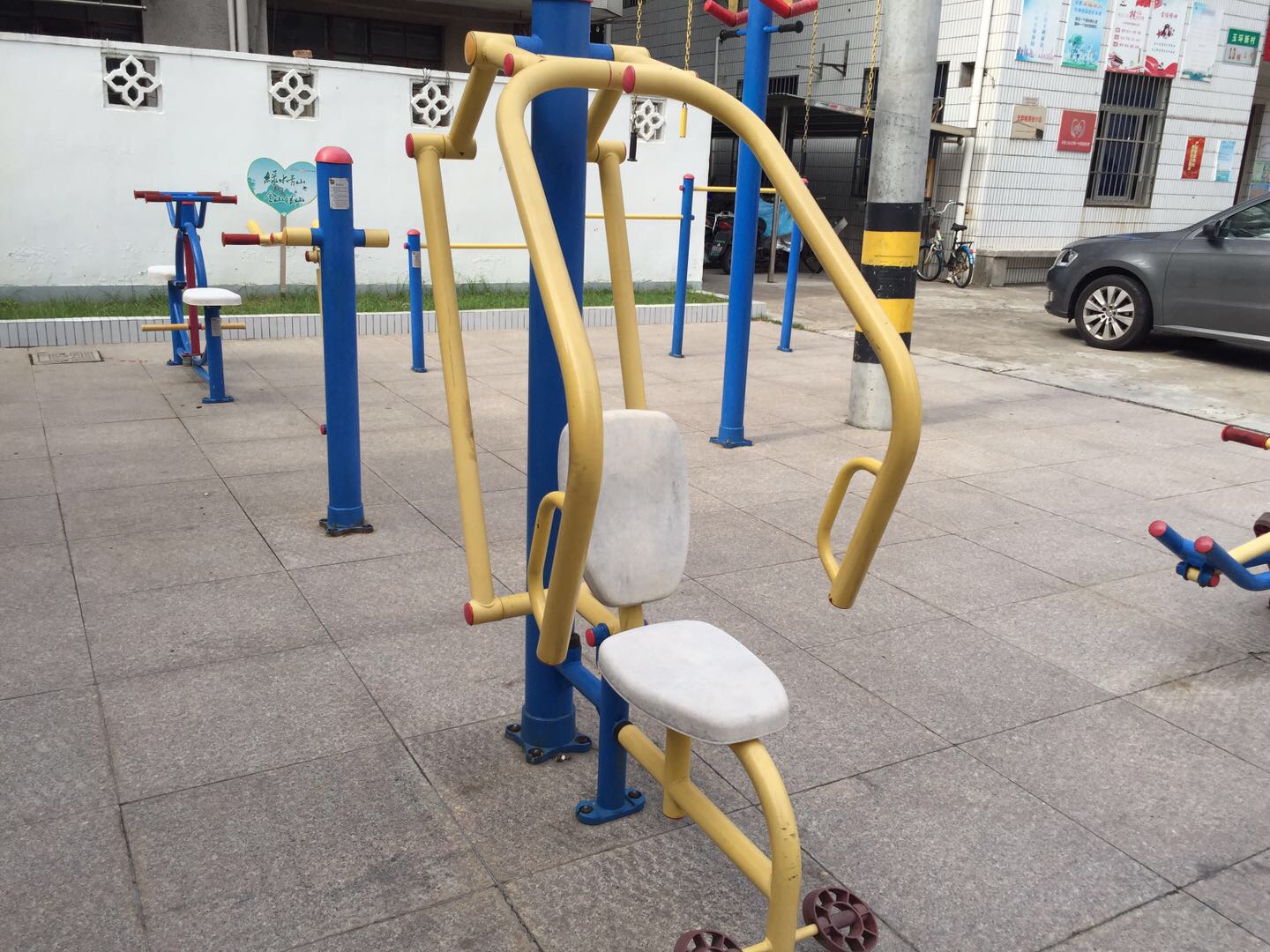 自重推胸器