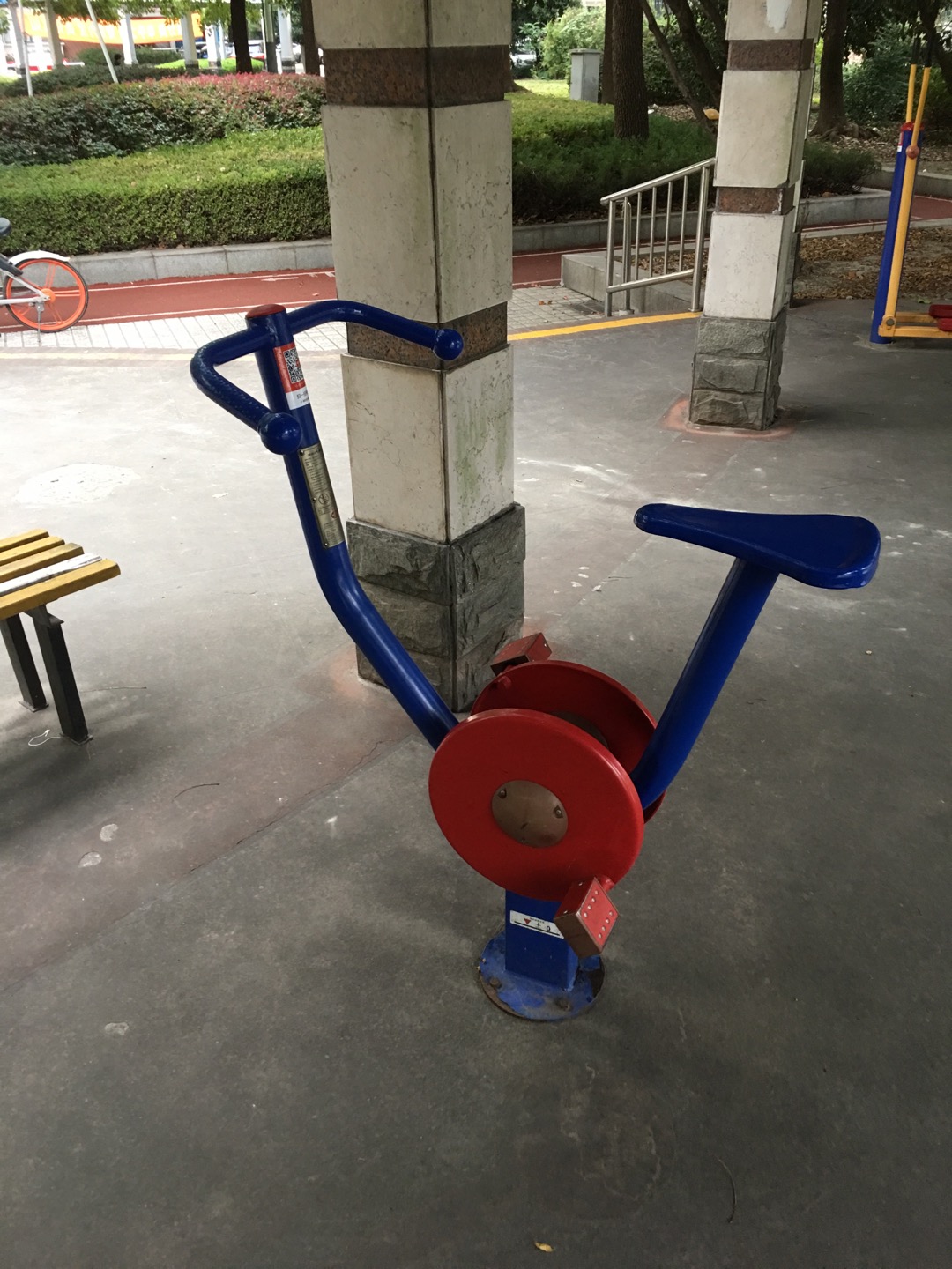 直立健身车